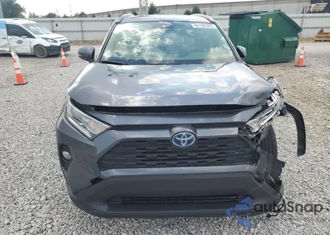 2021 Toyota Rav4 Xle z USA, uszkodzony, nr VIN JTMRWRFV9MD114722